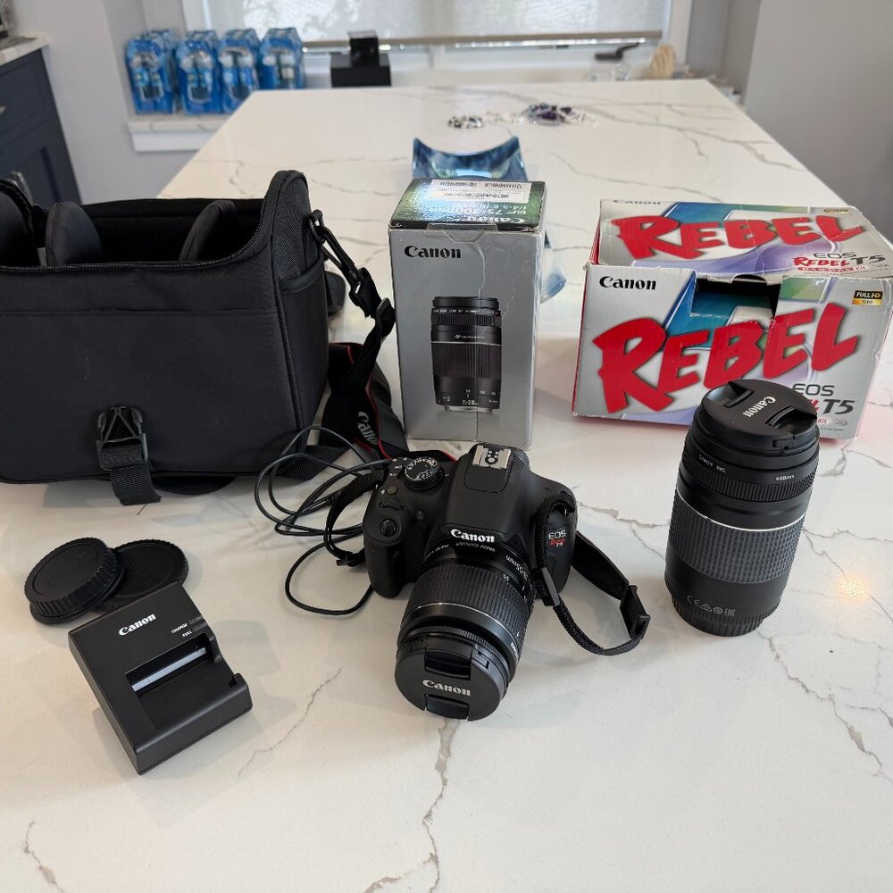 Canon EOS Rebel T5 + Fre Tripod